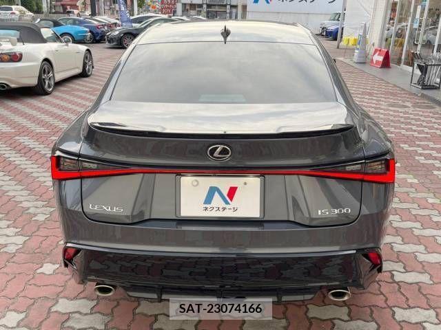 Lexus IS 2022-06 275409-15