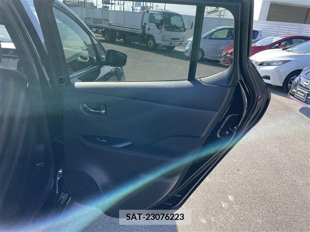 Nissan LEAF 2021-11 221661-17