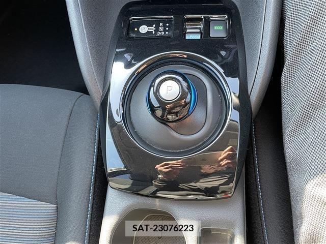 Nissan LEAF 2021-11 221661-15