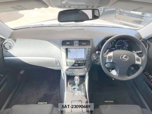 Lexus IS 2012-02 275401-1