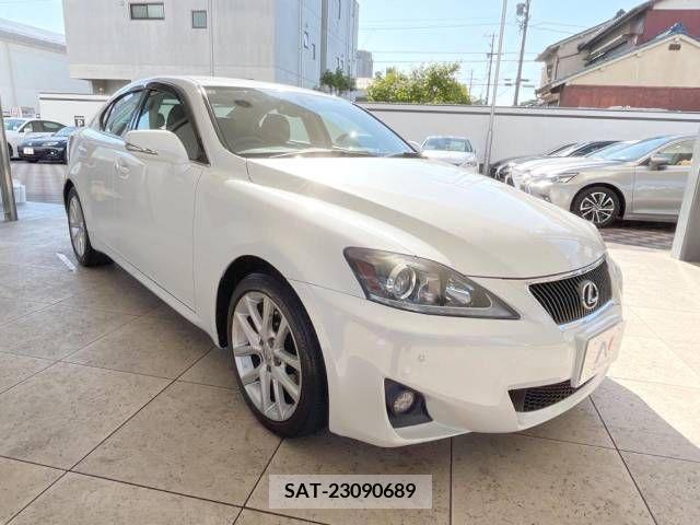 Lexus IS 2012-02 275401-17