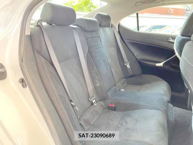 Lexus IS 2012-02 275401-10