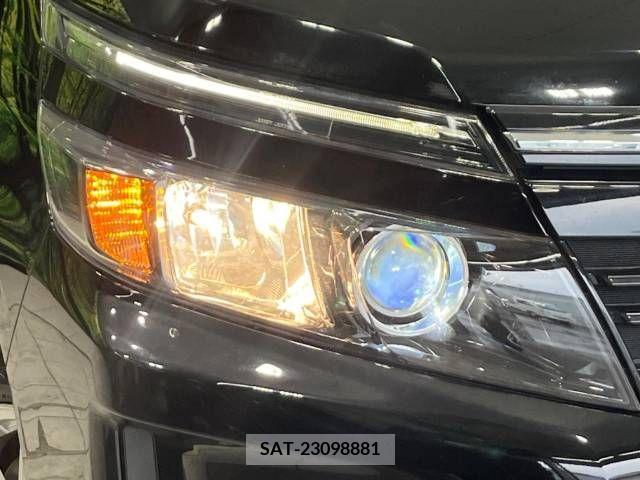 Toyota VOXY 2016-04 349613-13