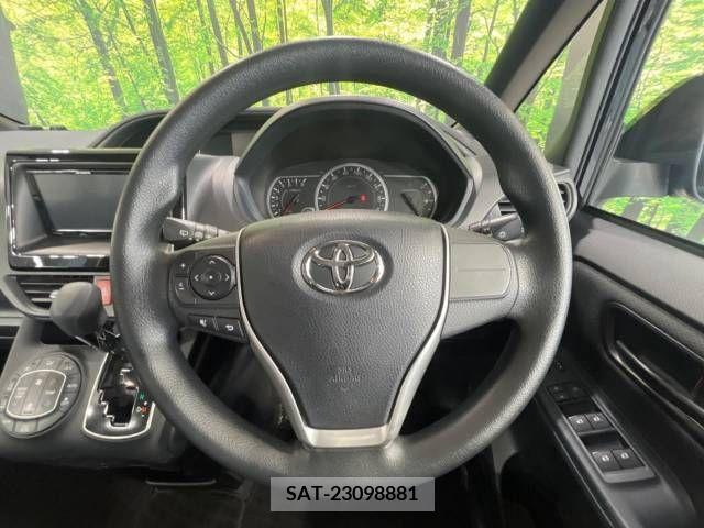 Toyota VOXY 2016-04 349613-12