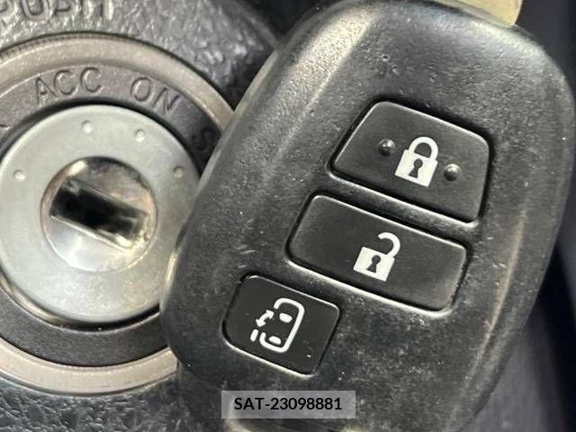 Toyota VOXY 2016-04 349613-6