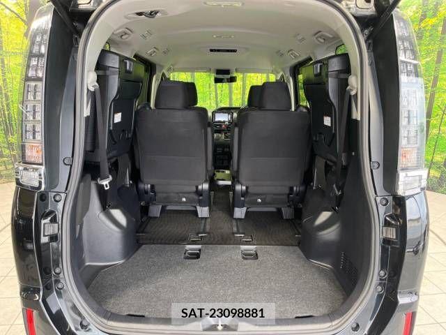 Toyota VOXY 2016-04 349613-11