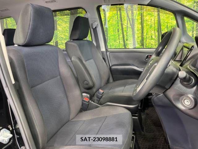 Toyota VOXY 2016-04 349613-8