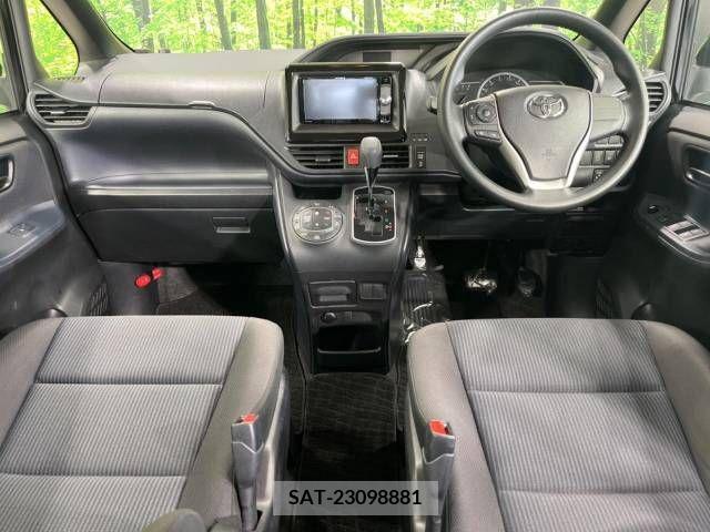 Toyota VOXY 2016-04 349613-1
