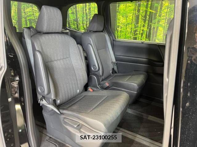Toyota VOXY 2022-12 374954-8