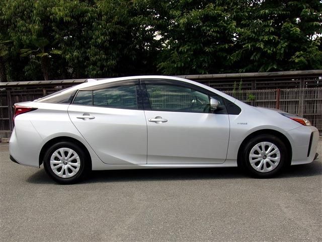 Toyota PRIUS 2019-06 3275-6
