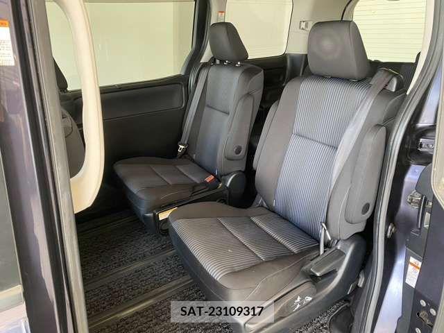 Toyota NOAH 2014-09 279495-5