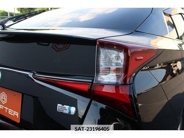 Toyota PRIUS 2019-10 351952-11
