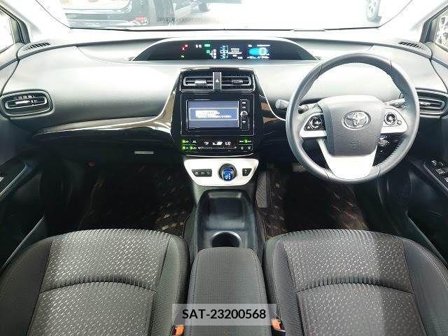 Toyota PRIUS 2017-07 348341-1