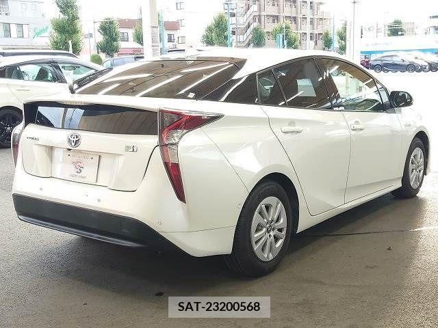 Toyota PRIUS 2017-07 348341-16