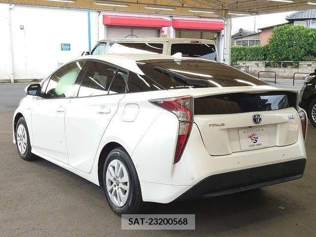 Toyota PRIUS 2017-07 348341-15