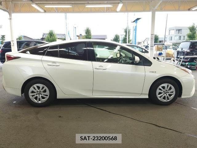 Toyota PRIUS 2017-07 348341-14
