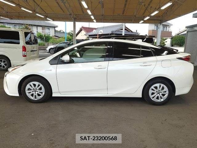 Toyota PRIUS 2017-07 348341-13