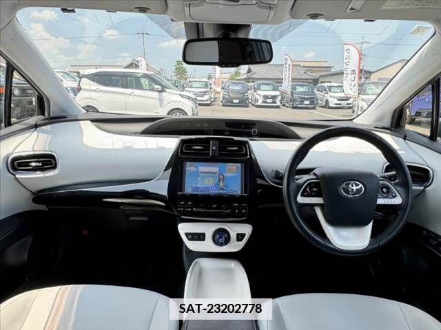 Toyota PRIUS 2016-06 366708-1