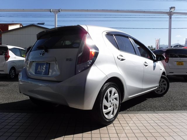 Toyota AQUA 2015-06 13585-2
