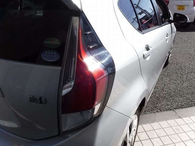 Toyota AQUA 2015-06 13585-6