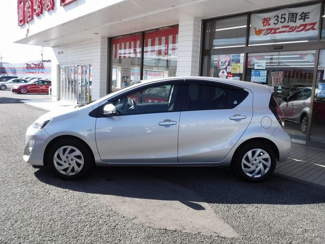 Toyota AQUA 2015-06 13585-4