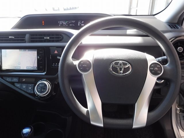 Toyota AQUA 2015-06 13585-9