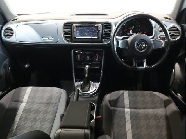 VolksWagen THE BEETLE 2017-08 24102-9
