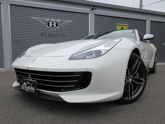 Ferrari GTC4 2017-02 3306-5