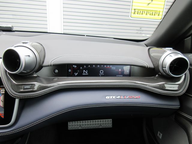 Ferrari GTC4 2017-02 3306-19