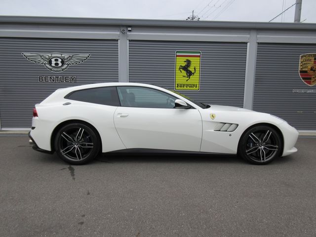 Ferrari GTC4 2017-02 3306-9