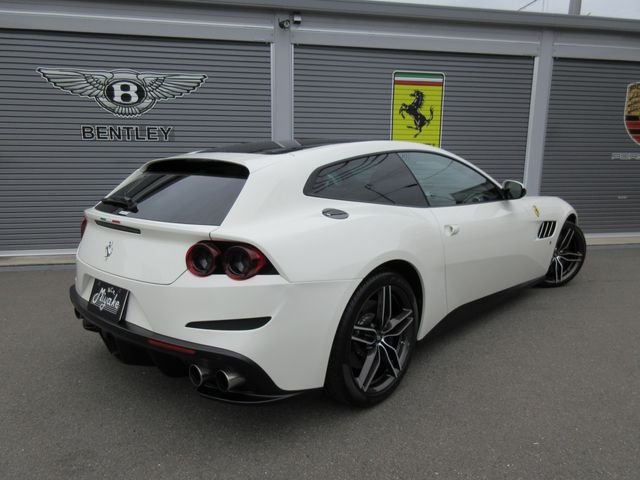 Ferrari GTC4 2017-02 3306-11