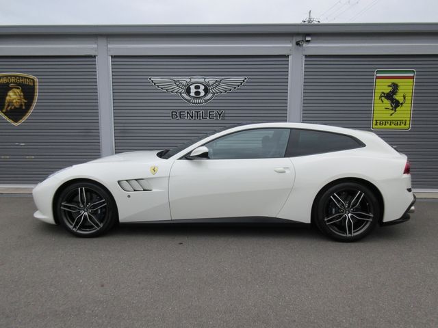 Ferrari GTC4 2017-02 3306-8