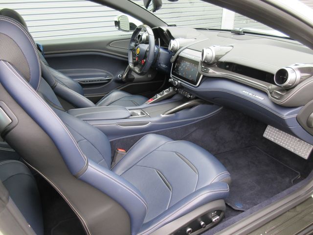 Ferrari GTC4 2017-02 3306-1