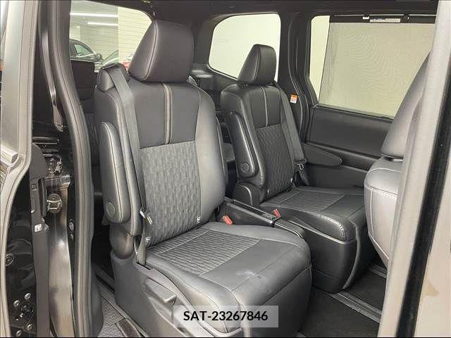 Toyota NOAH 2022-04 211928-5