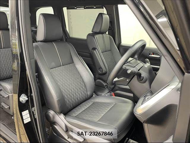 Toyota NOAH 2022-04 211928-4