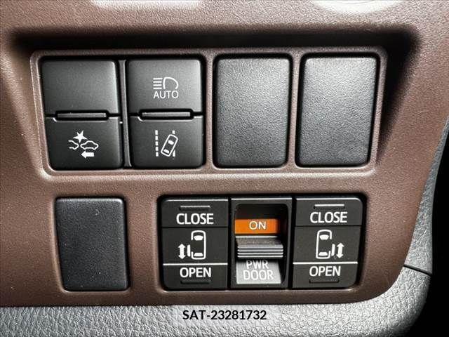Toyota ESQUIRE 2016-04 268489-6