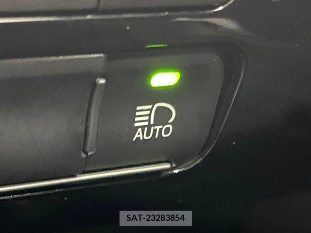 Toyota PRIUS 2019-04 322554-5