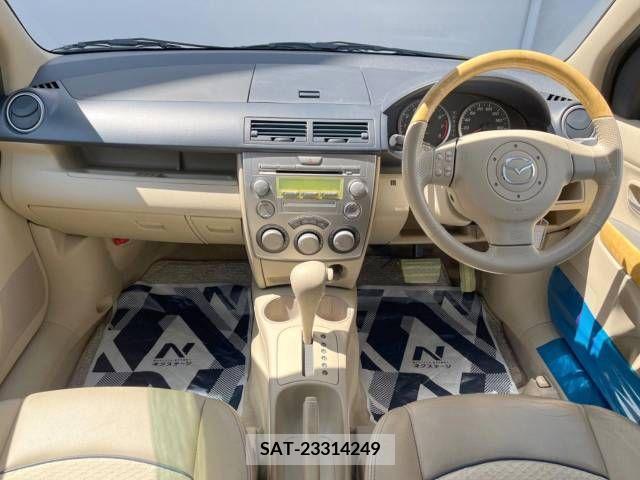 Mazda DEMIO 2004-04 296599-1