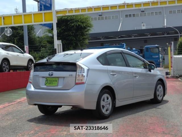 Toyota PRIUS 2010-01 351528-1