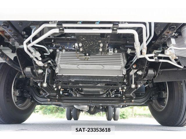 Mitsubishi CANTER 2023-01 208356-18