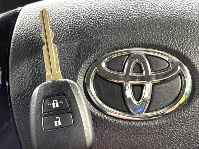 Toyota AQUA 2016-11 185696-7