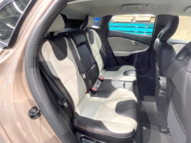 Volvo CROSS COUNTRY 2013-05 180613-10