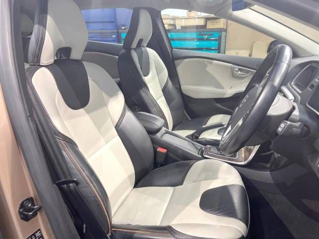 Volvo CROSS COUNTRY 2013-05 180613-9