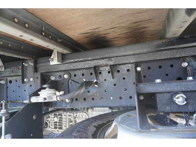 Isuzu ELF TRUCK 2015-07 9955-10