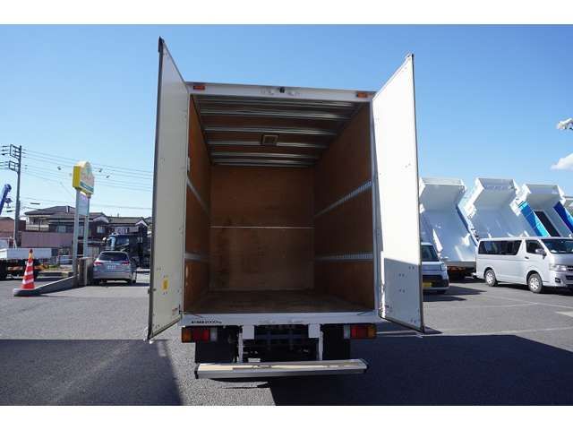 Isuzu ELF TRUCK 2015-07 9955-19