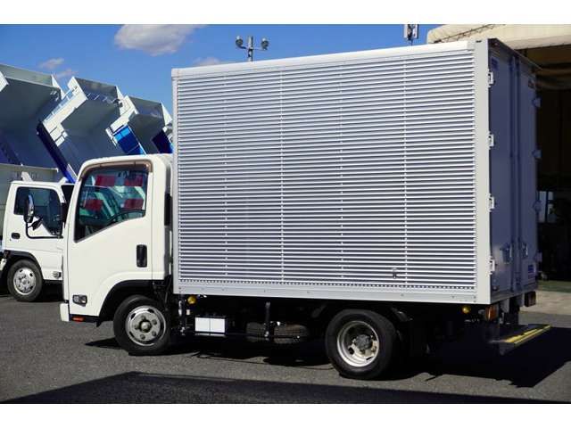Isuzu ELF TRUCK 2015-07 9955-6