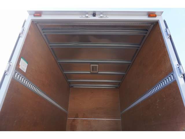 Isuzu ELF TRUCK 2015-07 9955-17