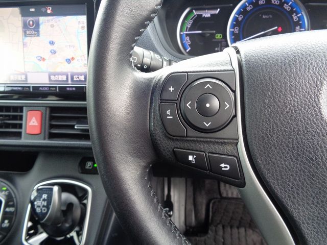 Toyota VOXY HYBRID 2014-07 24760-21