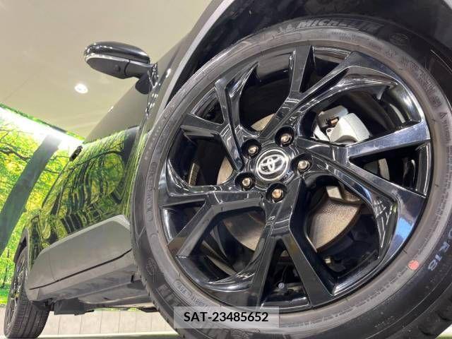 Toyota C-HR 2020-11 240388-13