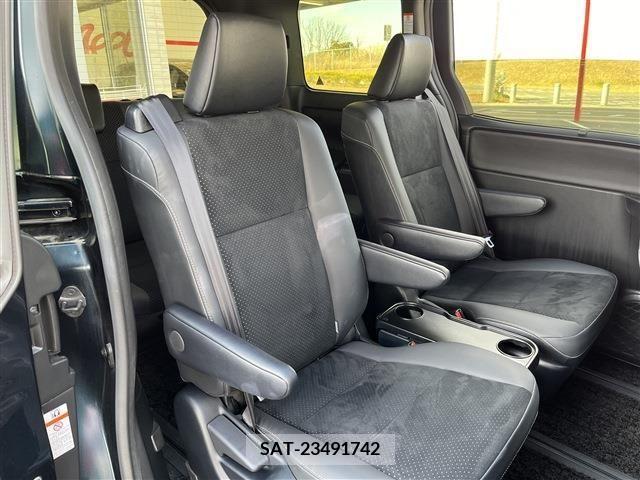 Toyota VOXY 2021-11 209361-4
